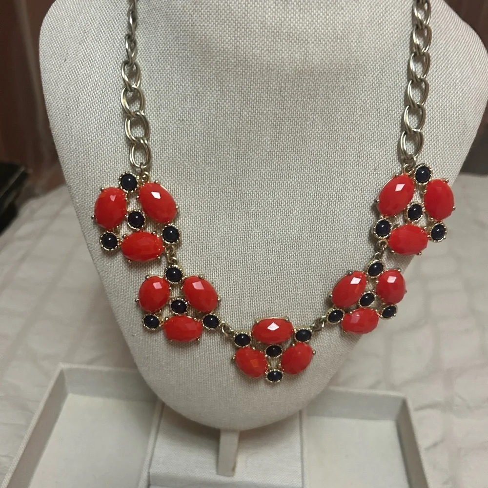 Stella & Dot MAE Red Statement Necklace Gold Tone Floral Backing Retired